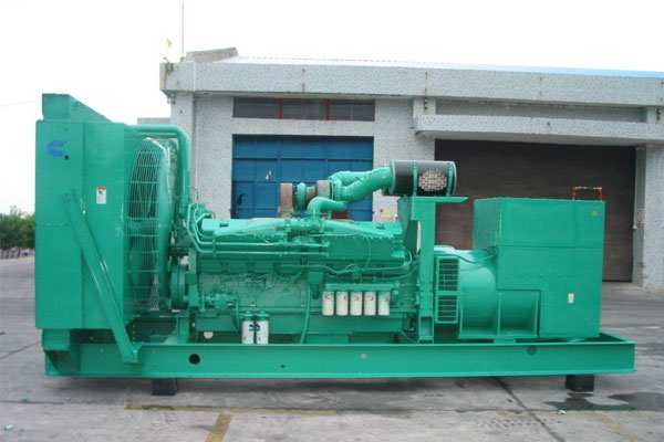 巴马工厂发电机应急发电时如何更准确地检查发电机状态？