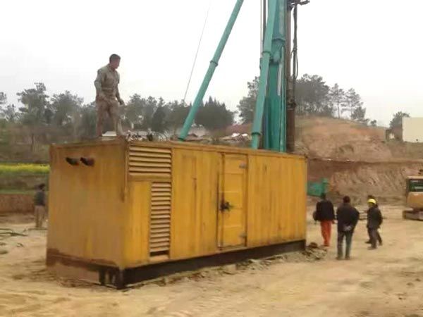 巴马如何判断水冷式机油散热器密封件是否需要更换？